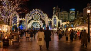 神戸ルミナリエの光に包まれる東遊園地の冬の夜景